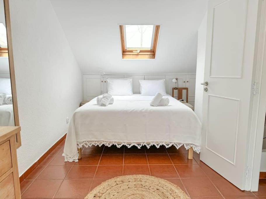 Costa Inn Beach House With Pool By Homeful Homes Costa da Caparica Bagian luar foto