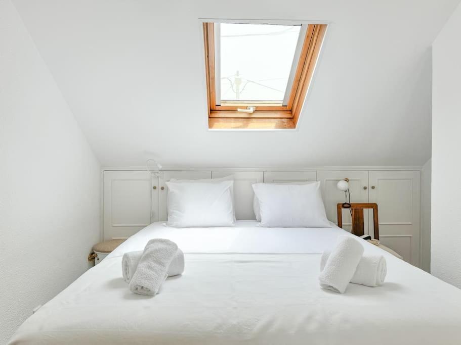 Costa Inn Beach House With Pool By Homeful Homes Costa da Caparica Bagian luar foto