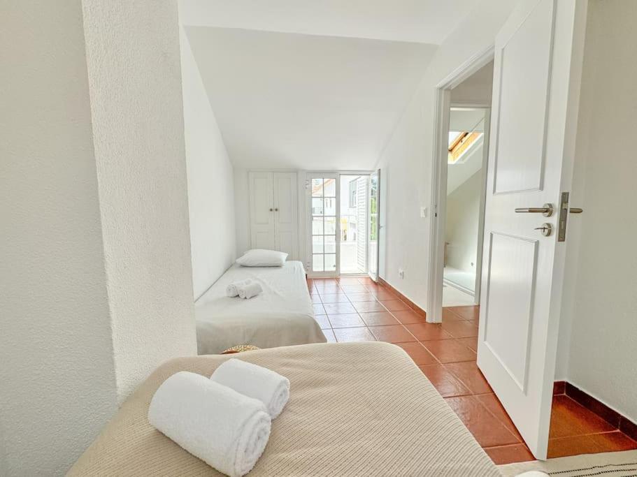Costa Inn Beach House With Pool By Homeful Homes Costa da Caparica Bagian luar foto