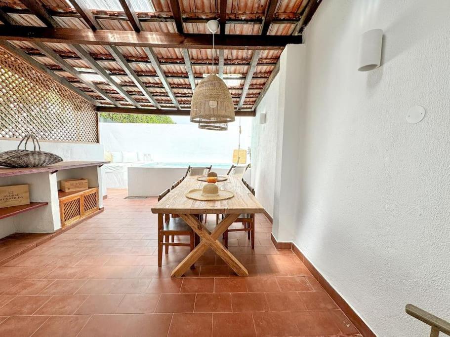 Costa Inn Beach House With Pool By Homeful Homes Costa da Caparica Bagian luar foto